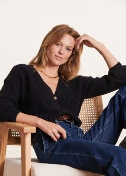 Gilet Bleu Marine Court En Maille Côtes Perlées