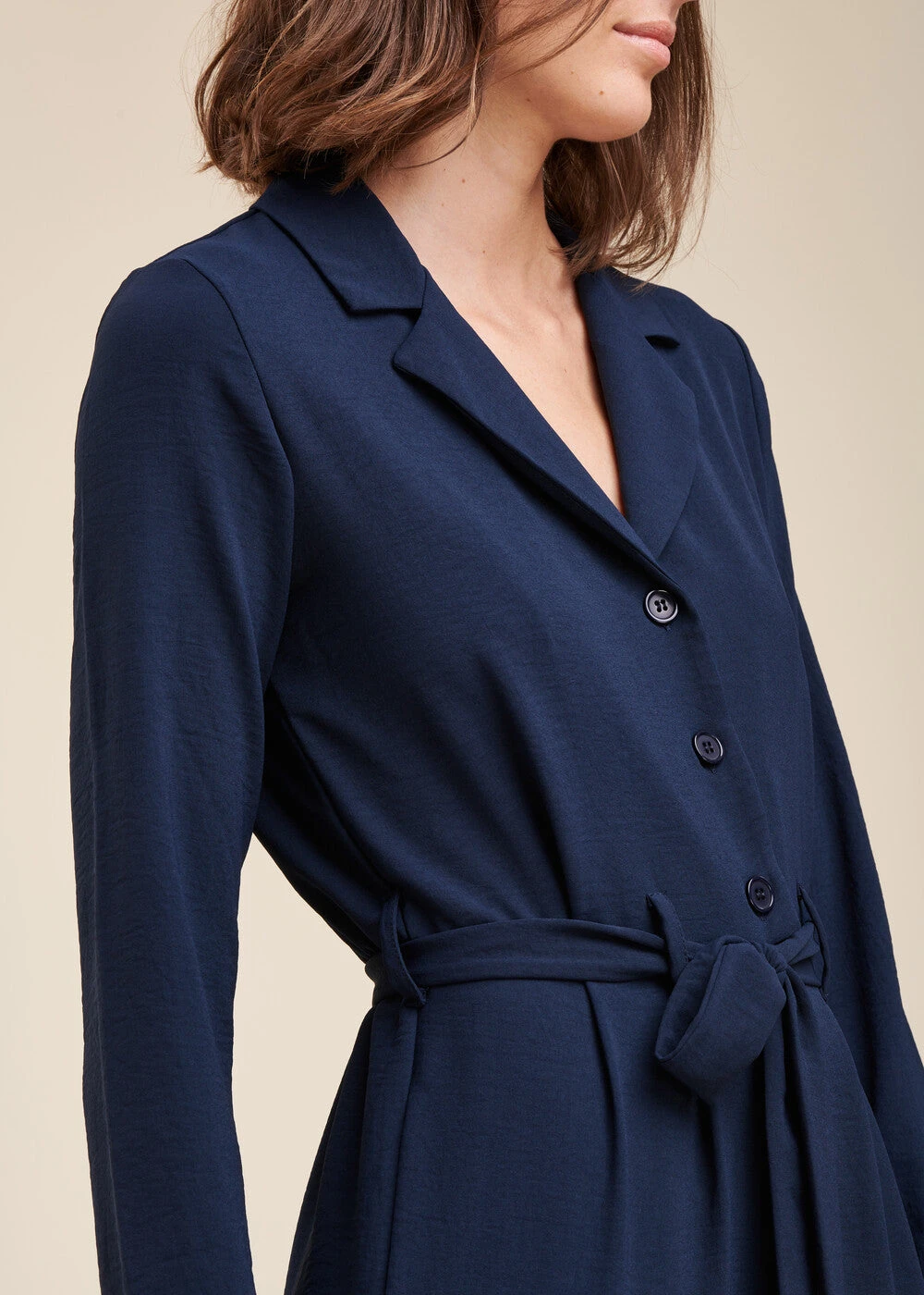 Combinaison Pantalon Bleu Marine Col Tailleur 7 Combinaison Pantalon Bleu Marine Col Tailleur – Image 5