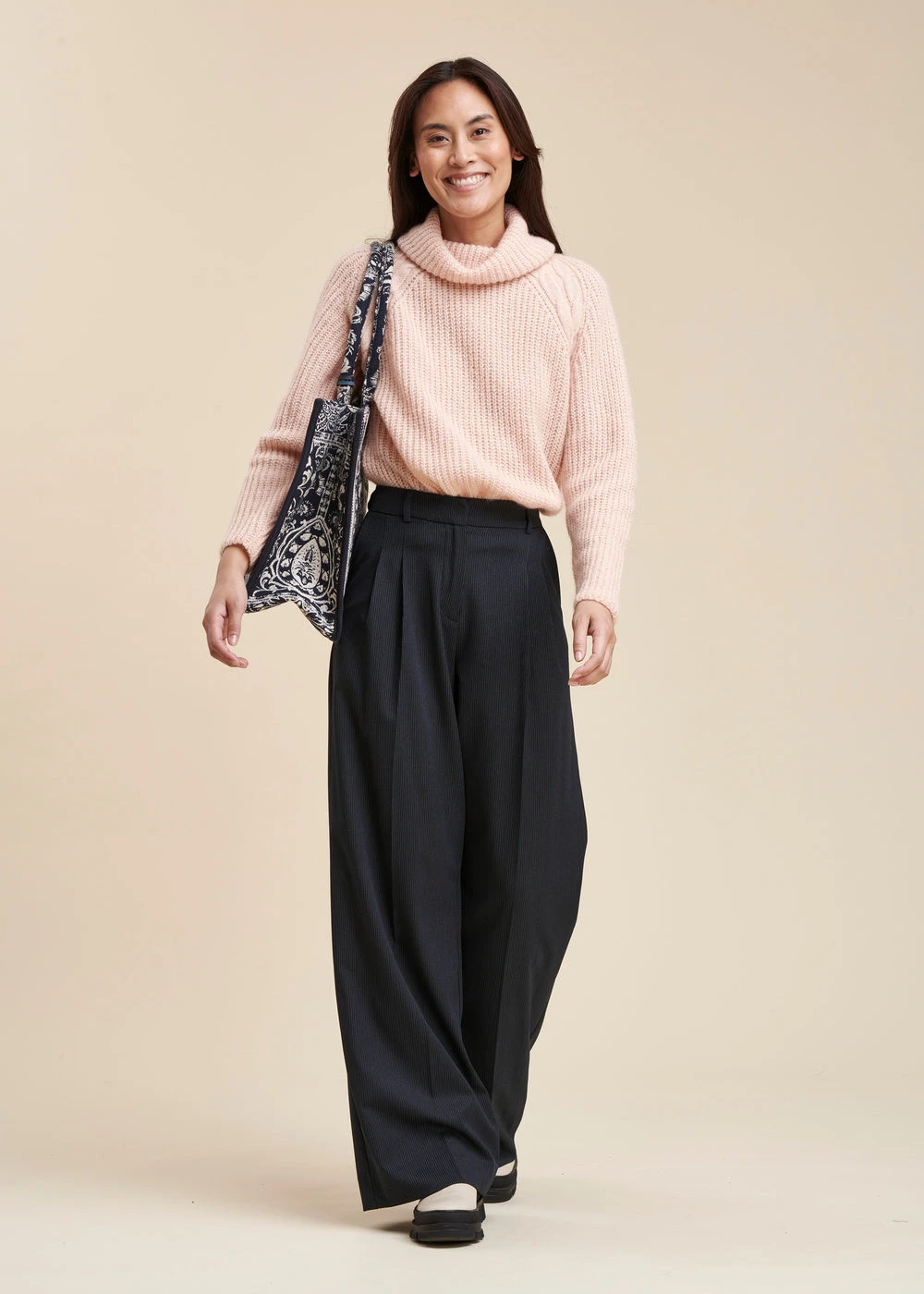 Pantalon Bleu Marine Coupe Large 8 Pantalon Bleu Marine Coupe Large – Image 6