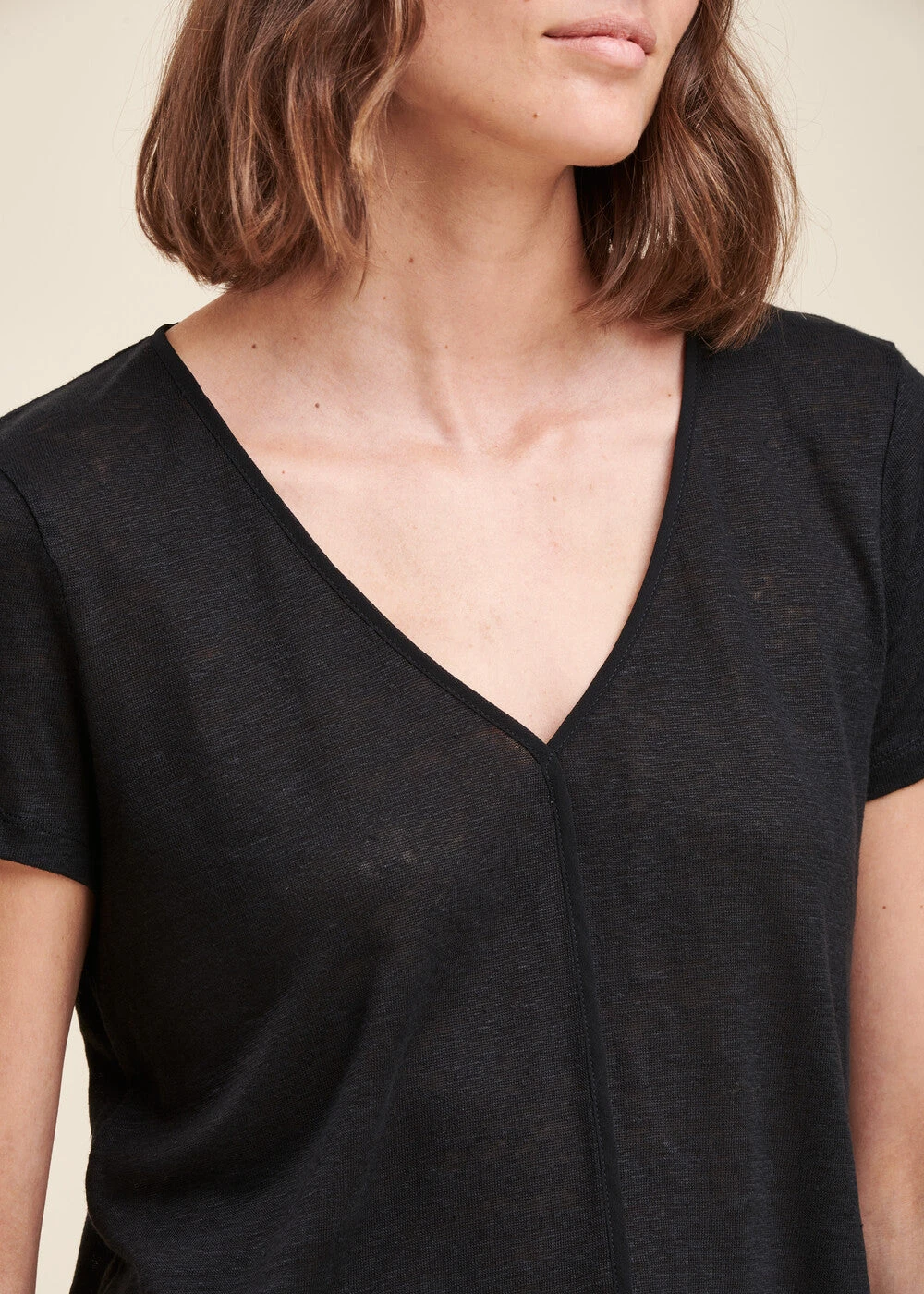 T-shirt Noir En Lin Manches Courtes 7 T-shirt Noir En Lin Manches Courtes – Image 5