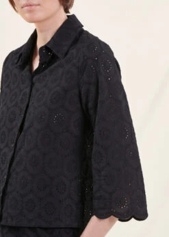 Chemise Noire En Broderie Anglaise Manches 3/4 14 Chemise Noire En Broderie Anglaise Manches 3/4 -Vêtements Soldes Magasin FH CH VAPOLA R 700 6