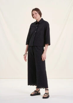 Chemise Noire En Broderie Anglaise Manches 3/4 15 Chemise Noire En Broderie Anglaise Manches 3/4 -Vêtements Soldes Magasin FH CH VAPOLA R 700 c