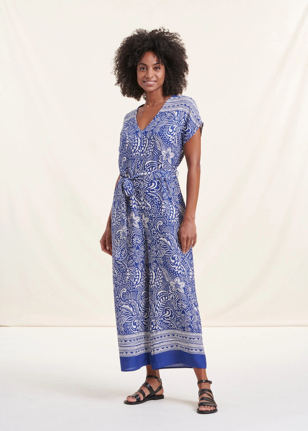 Combinaison Fluide Bleue Manches Courtes Imprimé Fleuri 4 Combinaison Fluide Bleue Manches Courtes Imprimé Fleuri – Image 2