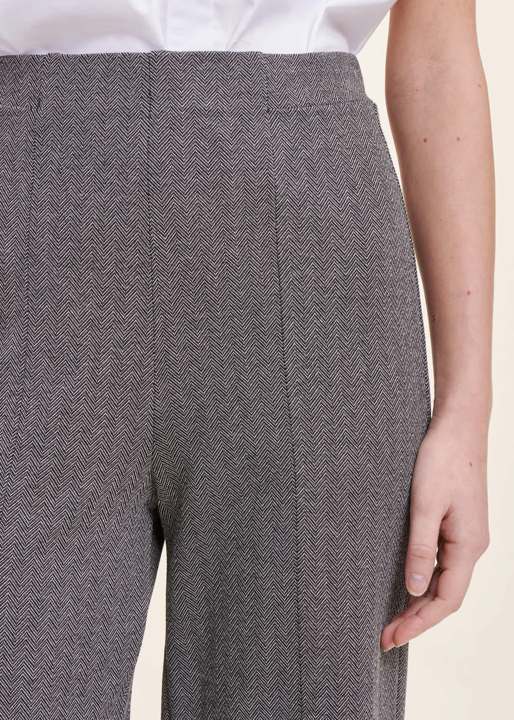 Pantalon Droit Motif Chevrons Gris Foncé 7 Pantalon Droit Motif Chevrons Gris Foncé – Image 5