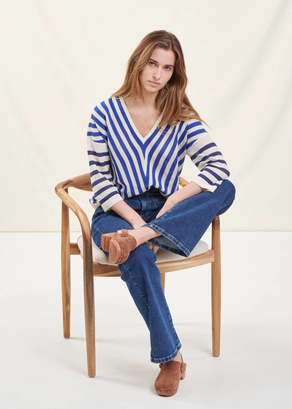 Pull Rayé Bleu Manches 3/4 Col V 8 Pull Rayé Bleu Manches 3/4 Col V – Image 6