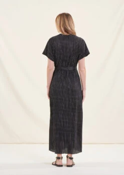 Robe Mi-longue Cintrée Noir Et Blanc Manches Courtes 10 Robe Mi-longue Cintrée Noir Et Blanc Manches Courtes -Vêtements Soldes Magasin FH RO SOEUR P 120 b