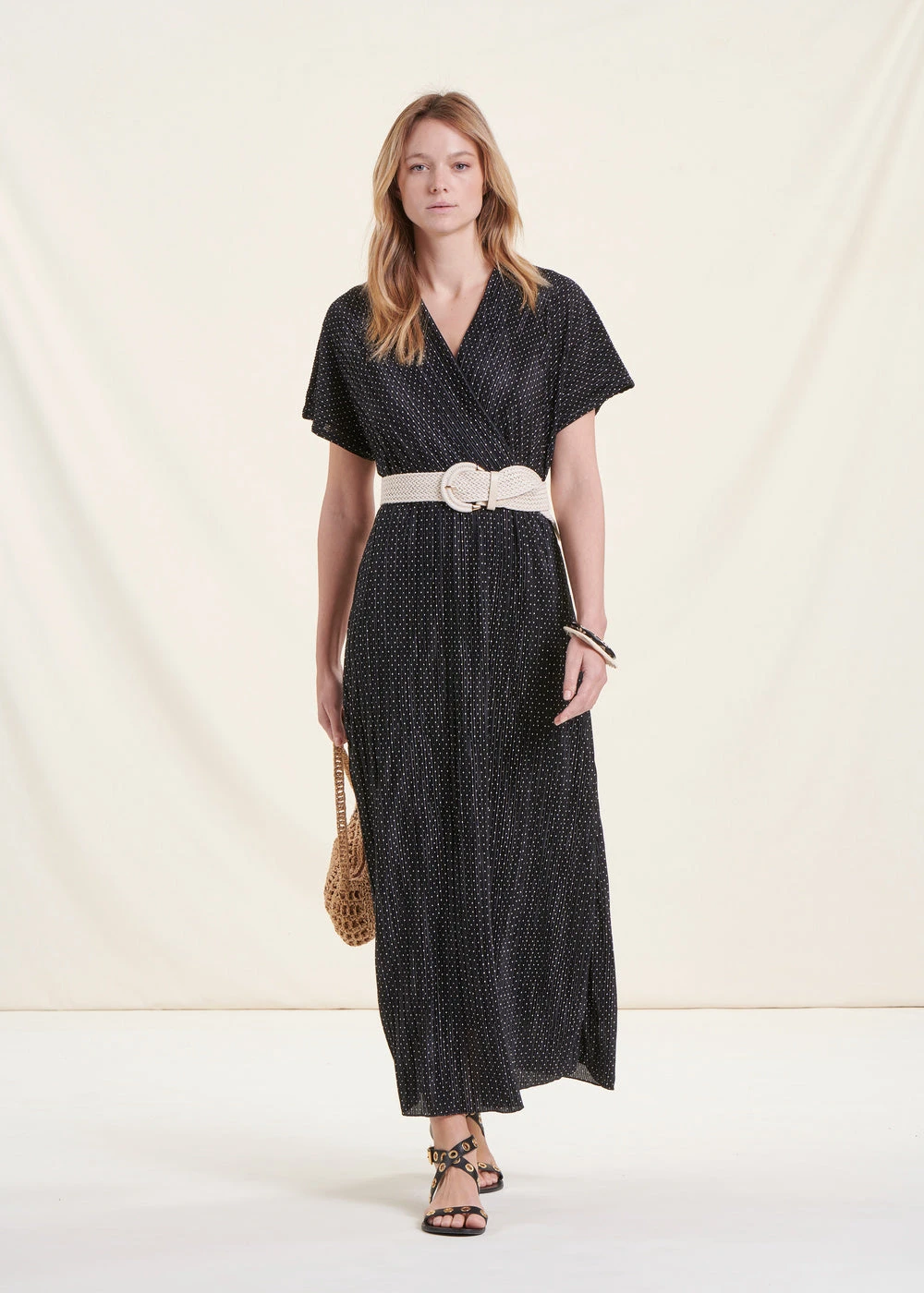 Robe Mi-longue Cintrée Noir Et Blanc Manches Courtes 8 Robe Mi-longue Cintrée Noir Et Blanc Manches Courtes – Image 6