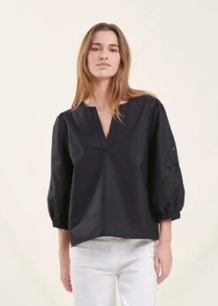 Top Noir Encolure Tunisienne En Coton